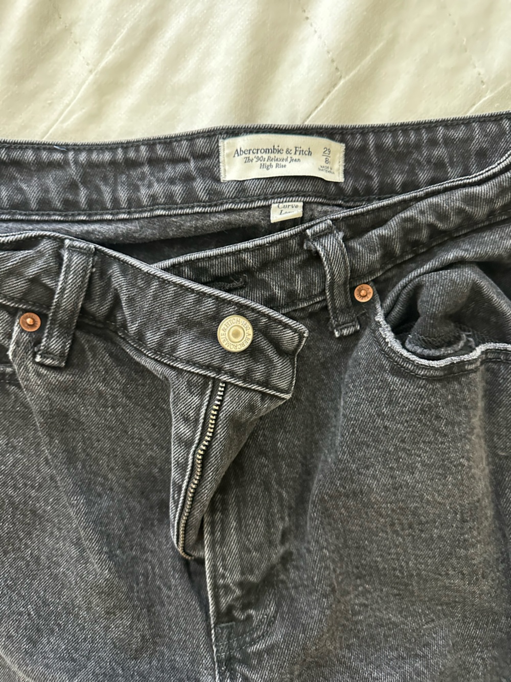 Abercrombie & Fitch Curve Love The 90s Relaxed Distressed High-Rise Jean - Picture 2 of 3